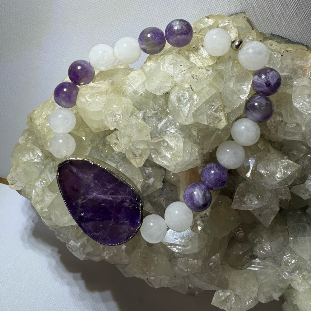 White Jade & Amethyst Healing Crystal Bracelet with large Amethyst focal bead